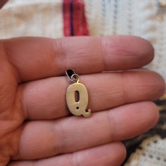 925 Mexican silver initial "Q" pendant - Picture 3 of 6